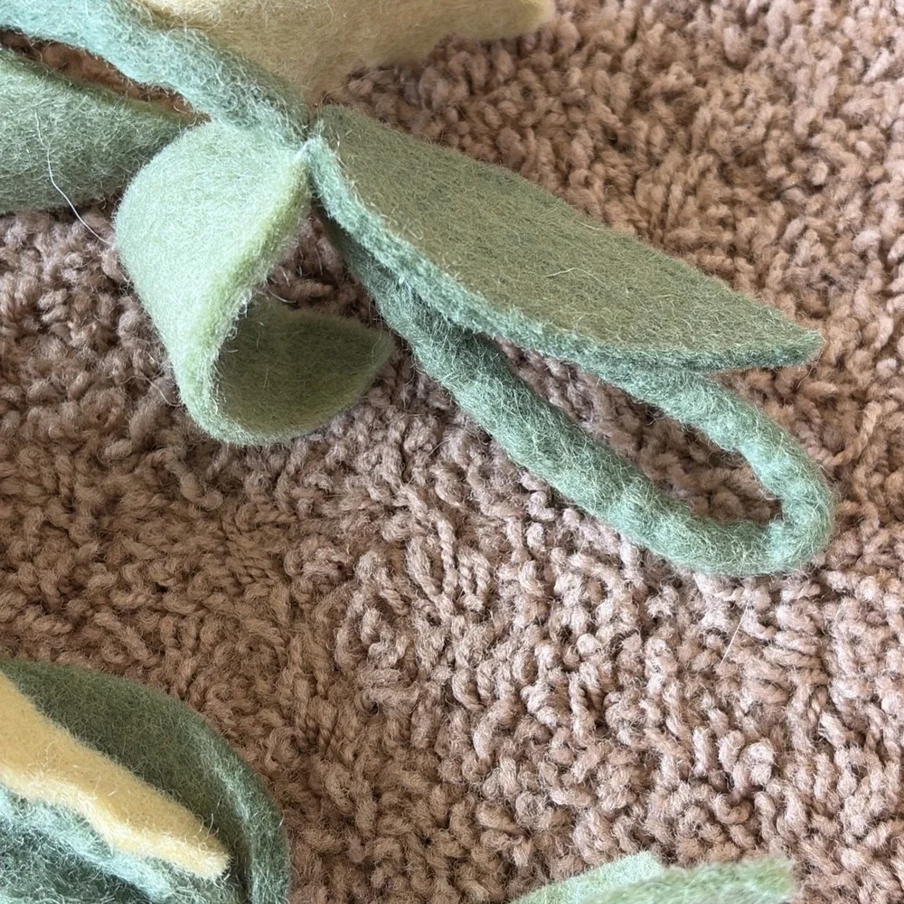 Global Goods Partners Fair Trade Felt Greenery Leaves Pinecone Holiday Garland